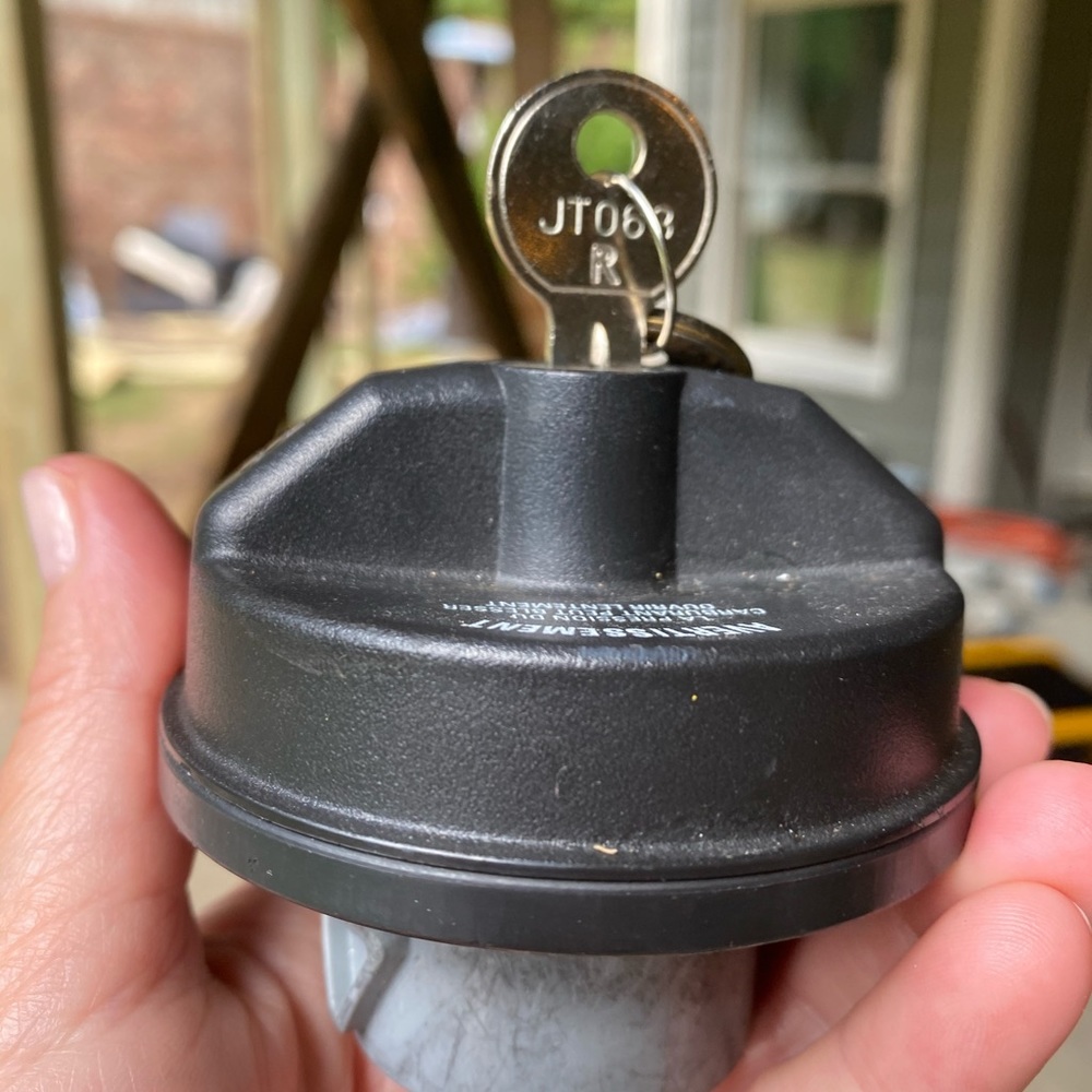 Locking gas cap - Picture 4 of 4